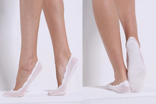 Load image into Gallery viewer, 2 Pairs Anti-Slip Indestructible Boat Socks
